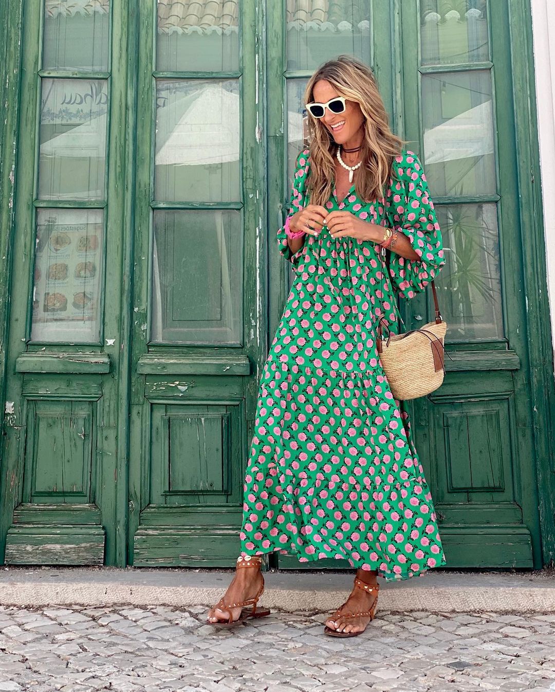 Spring dress featuring an elegant silhouette and round neckline. 4
