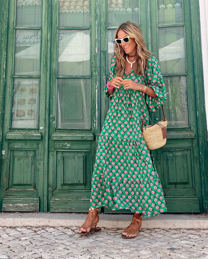 Spring dress featuring an elegant silhouette and round neckline. 4