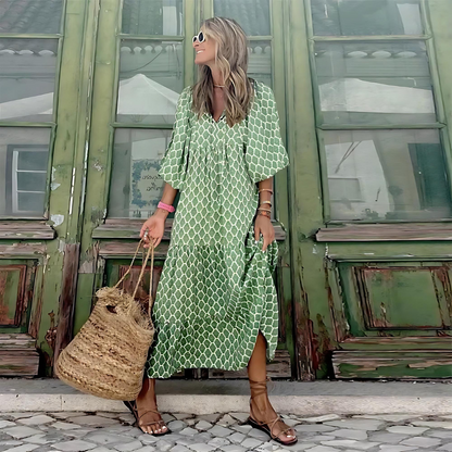 Spring dress featuring an elegant silhouette and round neckline. 5