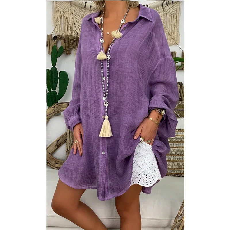 Oversized women's white long-sleeve shirt featuring a classic collar. 3
