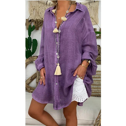 Oversized women's white long-sleeve shirt featuring a classic collar. 3