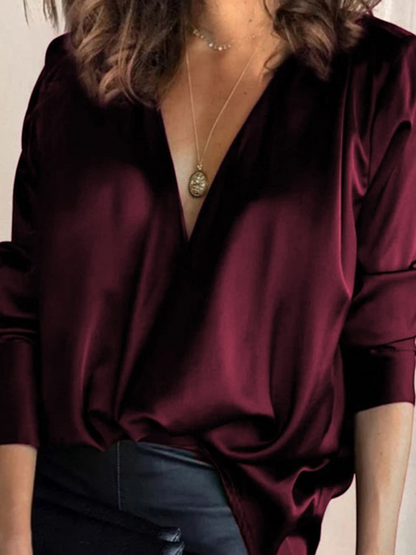 Elegant women's blouse with a V-neck and long sleeves, featuring a fitted design and subtle detailing. 3