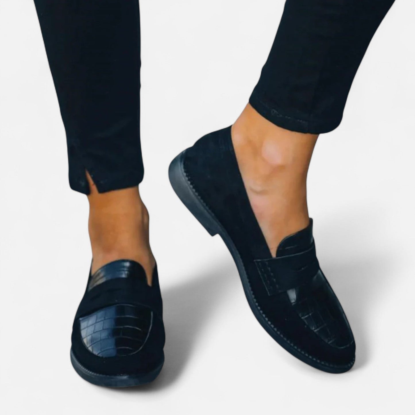 Women's leather loafers featuring a classic design, showcasing a sleek silhouette and minimalistic style. 2