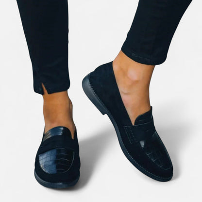 Women's leather loafers featuring a classic design, showcasing a sleek silhouette and minimalistic style. 2