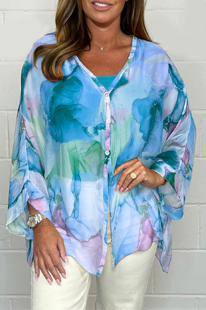 Loose-fitting women's summer blouse displayed on a mannequin, featuring short sleeves and a relaxed silhouette. 3