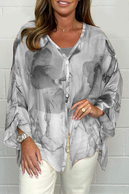 Loose-fitting women's summer blouse displayed on a mannequin, featuring short sleeves and a relaxed silhouette. 5