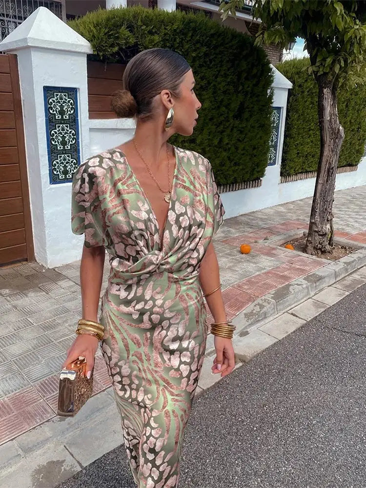 A midi dress with a V-neckline, featuring a wrap design, suitable for weddings and summer evenings. 4