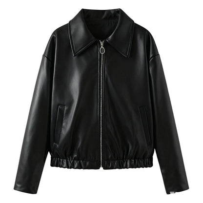 Short oversized bomber jacket for women made of faux leather, featuring a zippered front and ribbed cuffs. The jacket has a relaxed fit and a stylish 3
