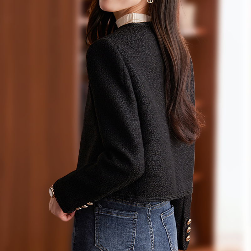 Short women's tweed blazer featuring a round neckline and metal buttons. 7