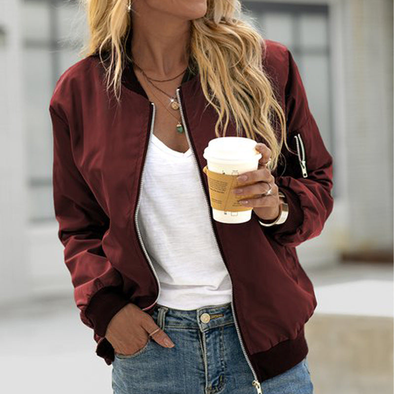 Women’s bomber jacket with a zipper and elastic cuffs, featuring a fitted silhouette and a casual design. 1