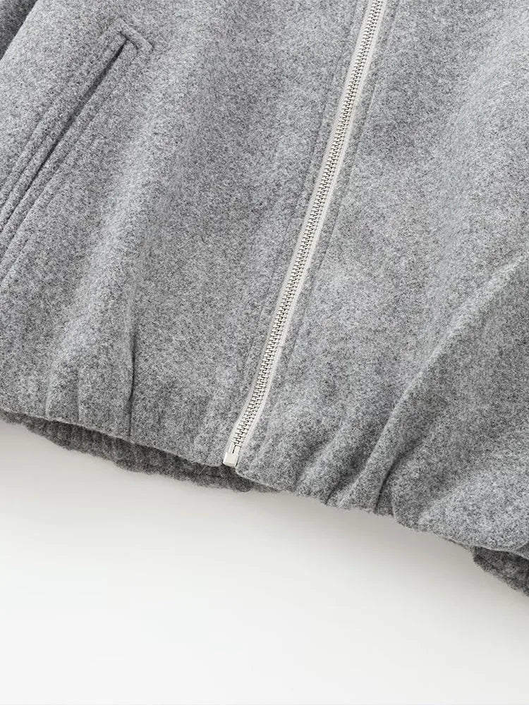 Women's bomber jacket with a round neckline and a loose fit. 8