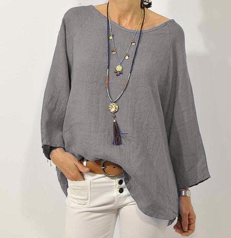 Loose women's long-sleeve blouse with a round neckline, featuring a relaxed fit and elegant design. 1
