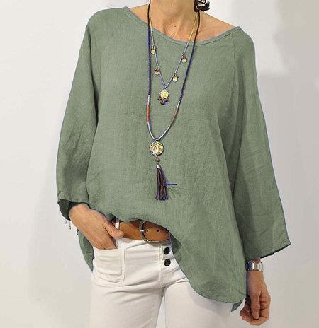 Loose women's long-sleeve blouse with a round neckline, featuring a relaxed fit and elegant design. 2