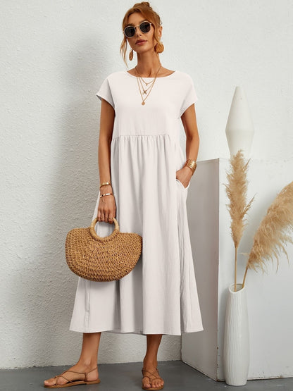 Maxi dress for women with short sleeves, featuring an A-line silhouette and a relaxed fit. 2