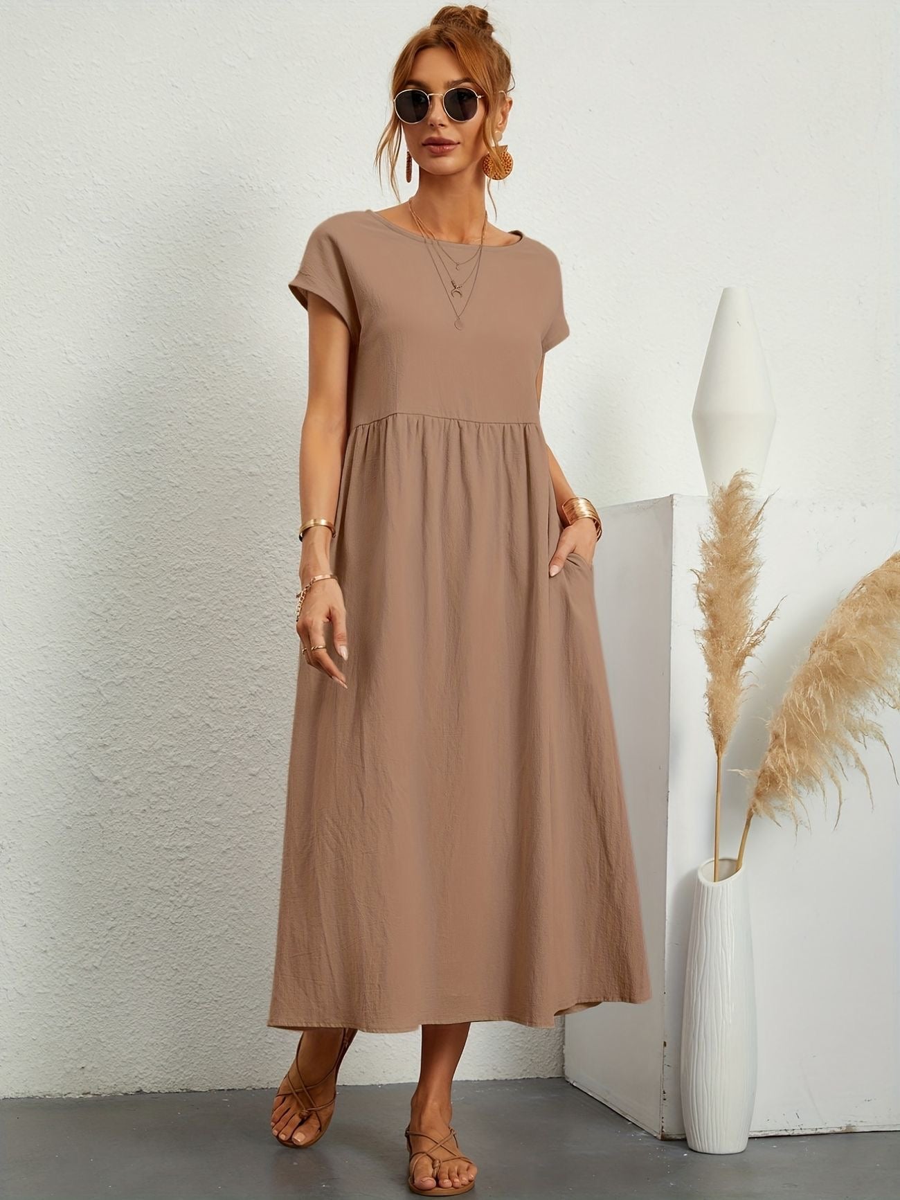 Maxi dress for women with short sleeves, featuring an A-line silhouette and a relaxed fit. 5