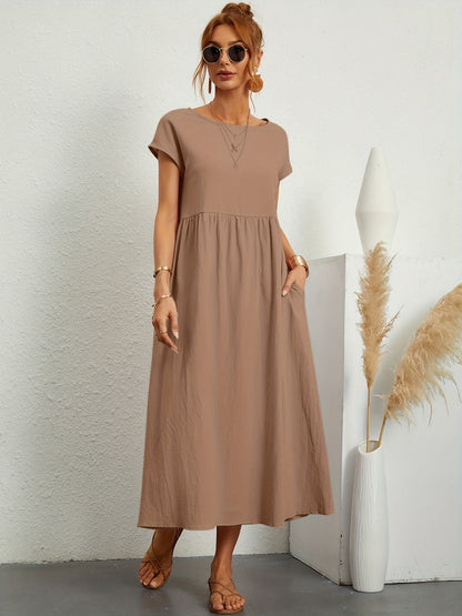 Maxi dress for women with short sleeves, featuring an A-line silhouette and a relaxed fit. 5