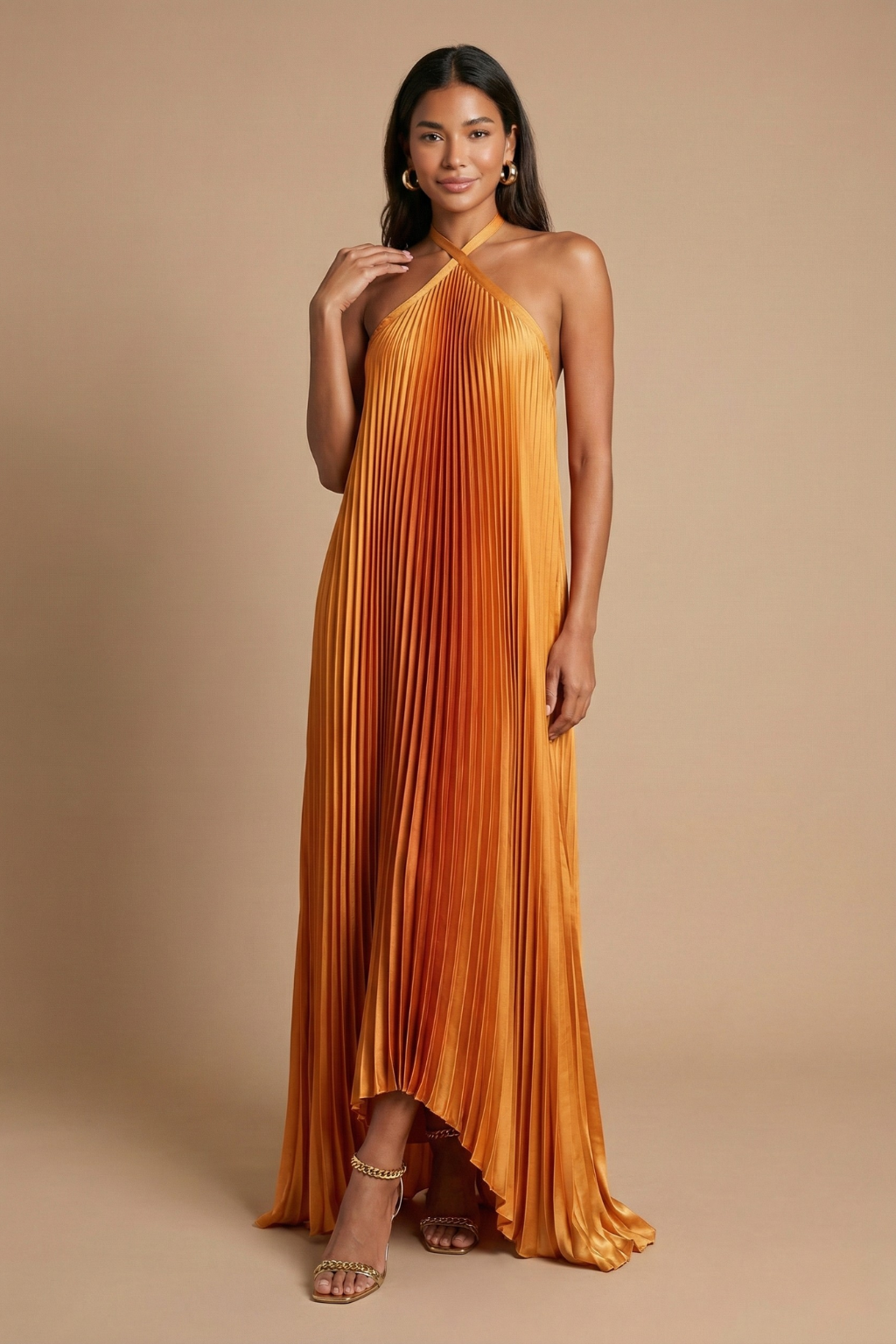 Maxi dress with pleats and an open back, designed for formal occasions such as weddings. 0