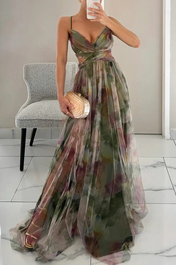 Maxi dress featuring a floral print and adjustable fastening. The dress has a flowing silhouette and is designed for women. 1