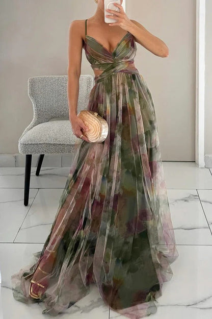 Maxi dress featuring a floral print and adjustable fastening. The dress has a flowing silhouette and is designed for women. 1