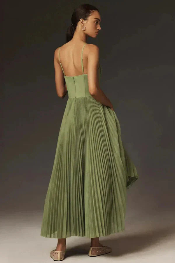 Midi dress featuring a pleated design, showcasing a flowing silhouette and a stylish, feminine cut. 2