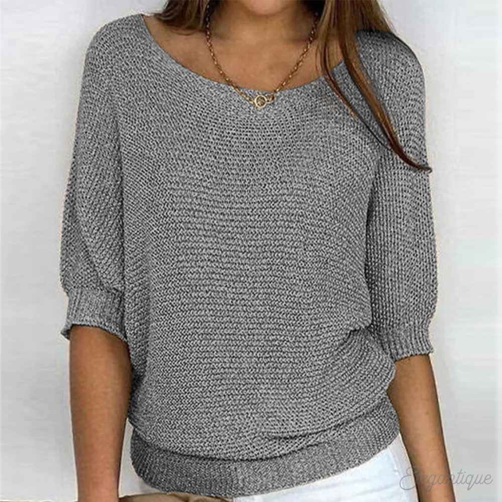 Loose women's sweater with a round neckline, featuring a relaxed fit and long sleeves, displayed on a neutral background. 4