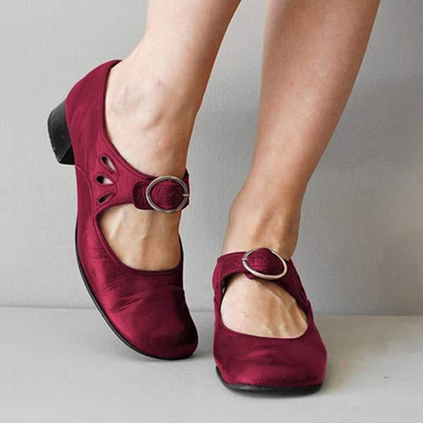 Damskie buty Mary Jane z klamrą, prezentujące klasyczny design z eleganckim wykończeniem. 2