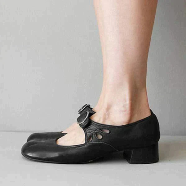 Damskie buty Mary Jane z klamrą, prezentujące klasyczny design z eleganckim wykończeniem. 3