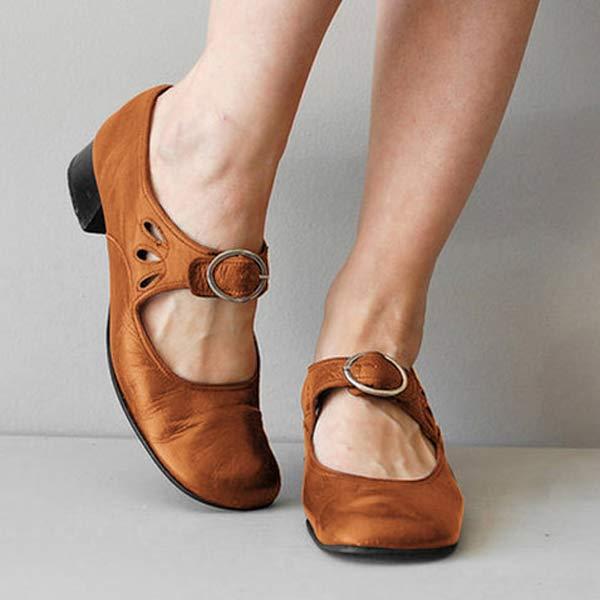 Damskie buty Mary Jane z klamrą, prezentujące klasyczny design z eleganckim wykończeniem. 6