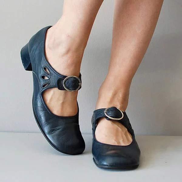 Damskie buty Mary Jane z klamrą, prezentujące klasyczny design z eleganckim wykończeniem. 8