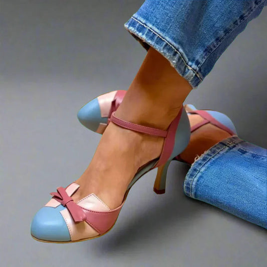 Classic women's pumps with a block heel featuring bow embellishments. 0