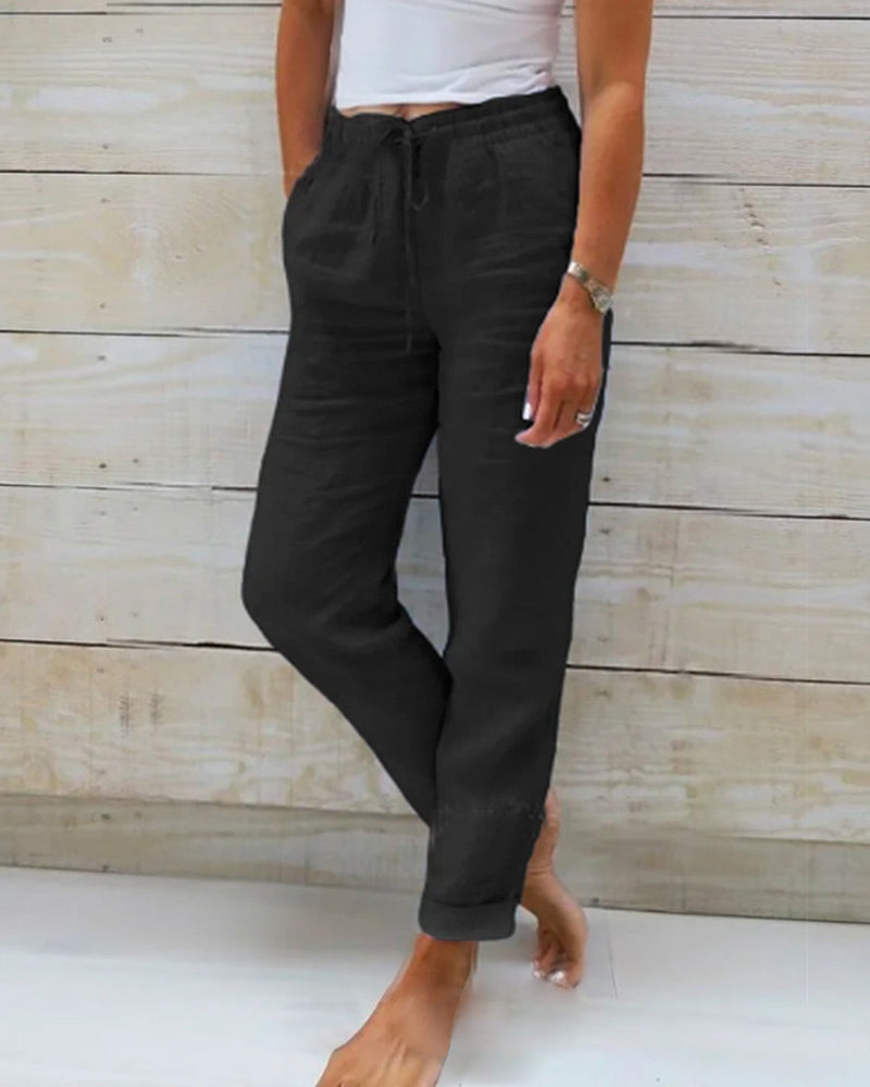 Light blue women's linen pants featuring an elastic waistband and a classic cut. 3