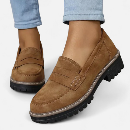 Orthopedic women's moccasins designed for anatomical comfort, featuring a slip-on style and a rounded toe. 7