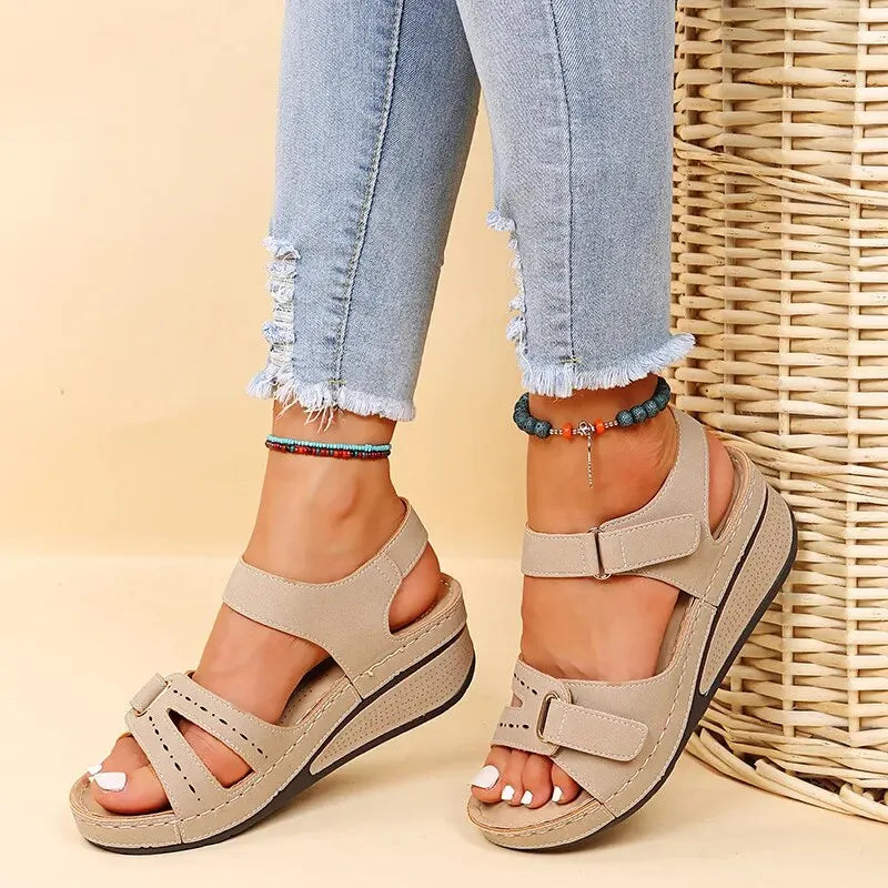 Orthopedic women's sandals with adjustable straps and a sturdy sole. 0