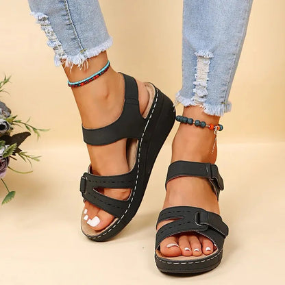 Orthopedic women's sandals with adjustable straps and a sturdy sole. 1
