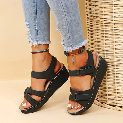 Orthopedic women's sandals with adjustable straps and a sturdy sole. 2
