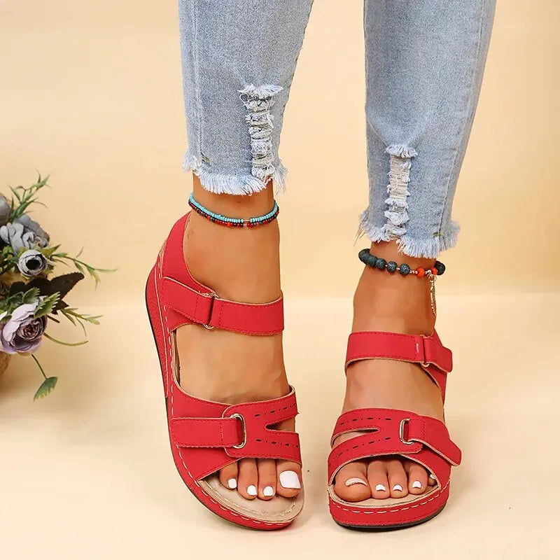 Orthopedic women's sandals with adjustable straps and a sturdy sole. 4