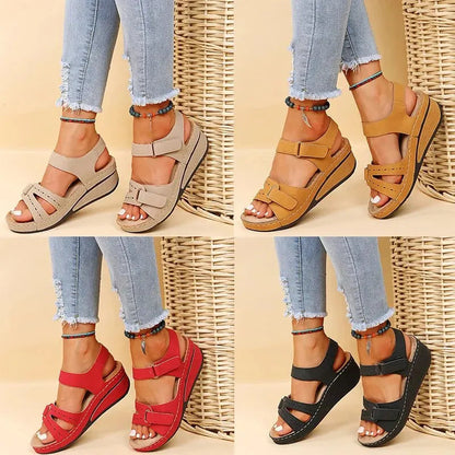 Orthopedic women's sandals with adjustable straps and a sturdy sole. 5
