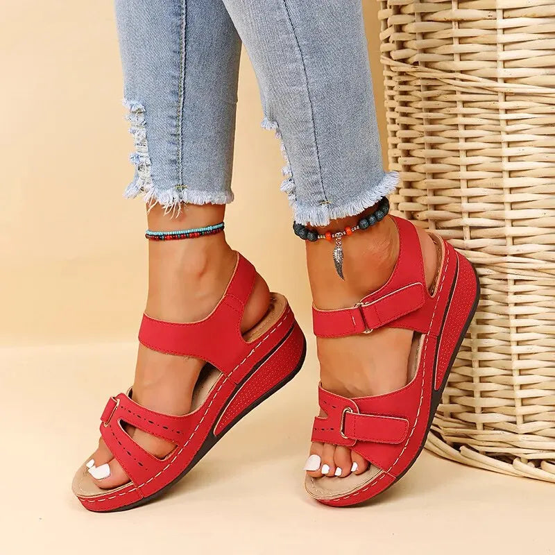Orthopedic women's sandals with adjustable straps and a sturdy sole. 6