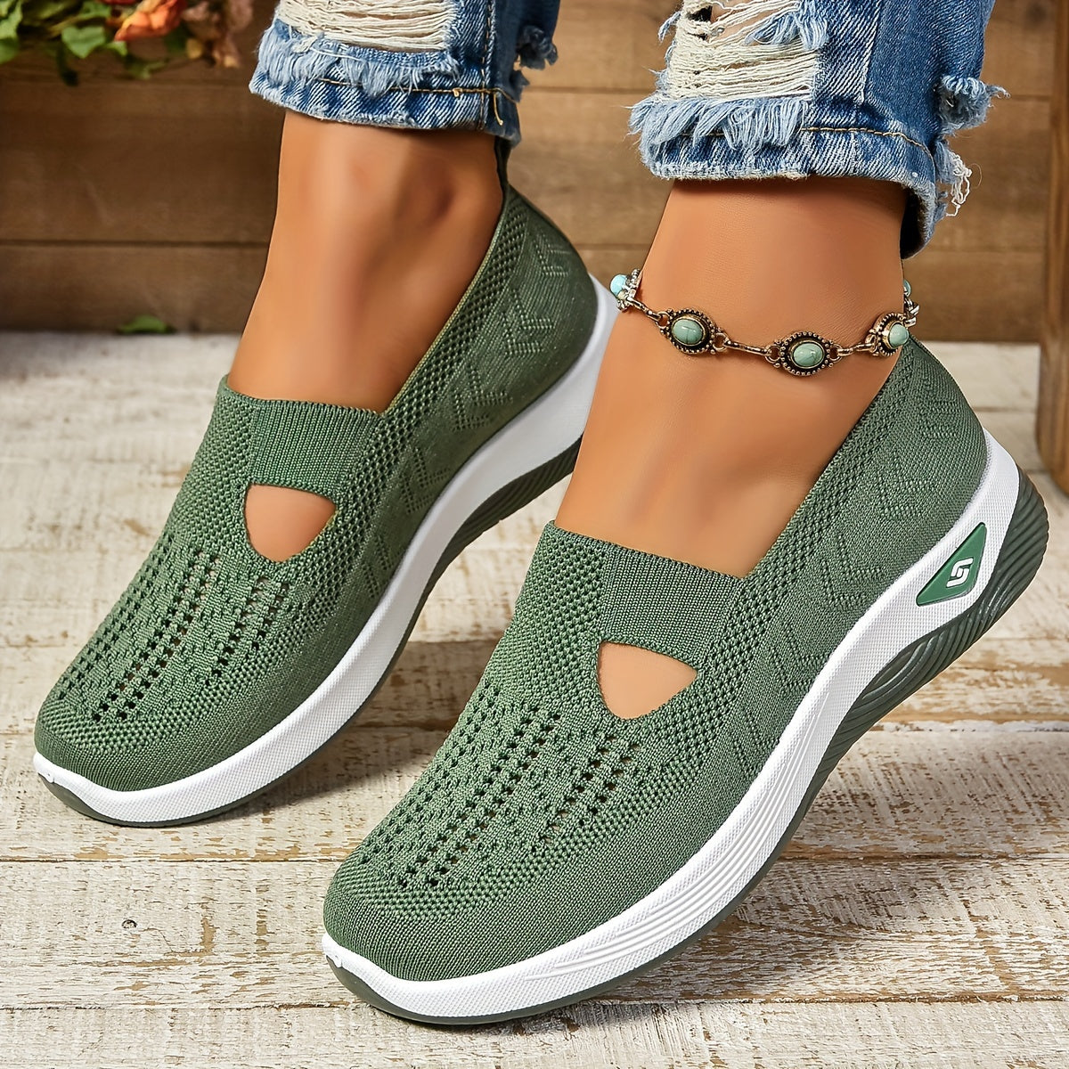 Damskie sneakersy ortopedyczne z komfortową wkładką i przewiewną cholewką, ukazujące cholew 0