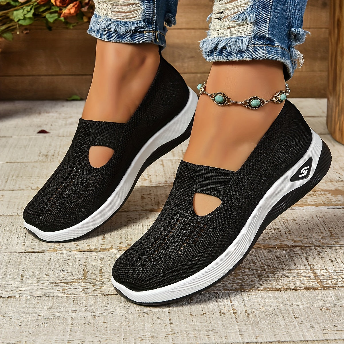 Damskie sneakersy ortopedyczne z komfortową wkładką i przewiewną cholewką, ukazujące cholew 1