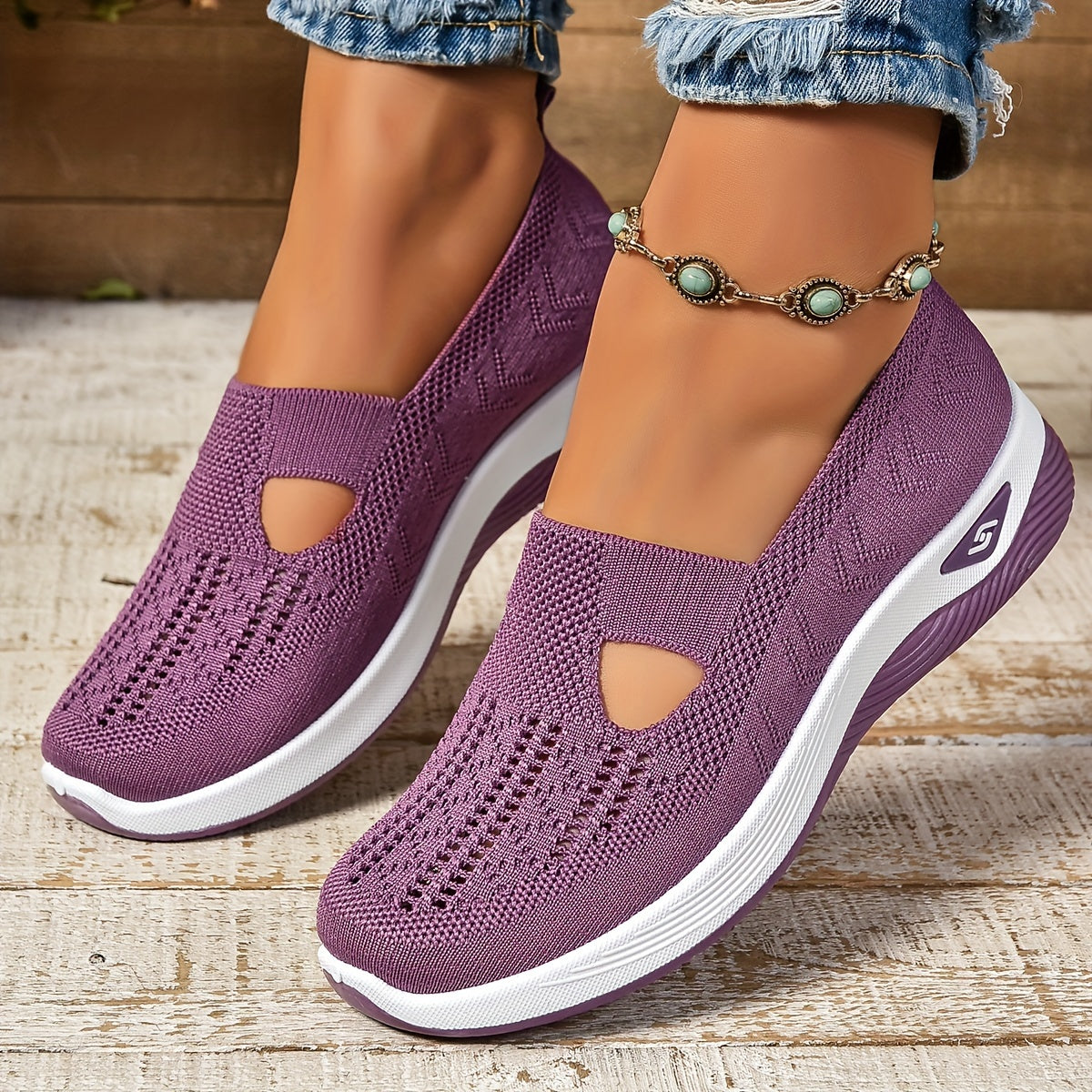Damskie sneakersy ortopedyczne z komfortową wkładką i przewiewną cholewką, ukazujące cholew 3