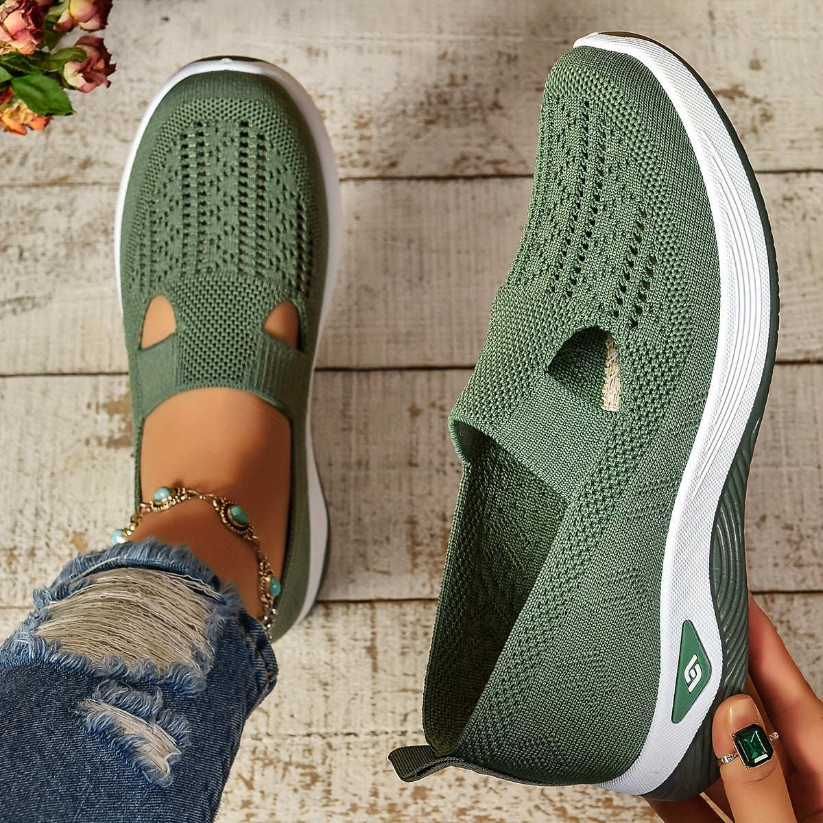 Damskie sneakersy ortopedyczne z komfortową wkładką i przewiewną cholewką, ukazujące cholew 5