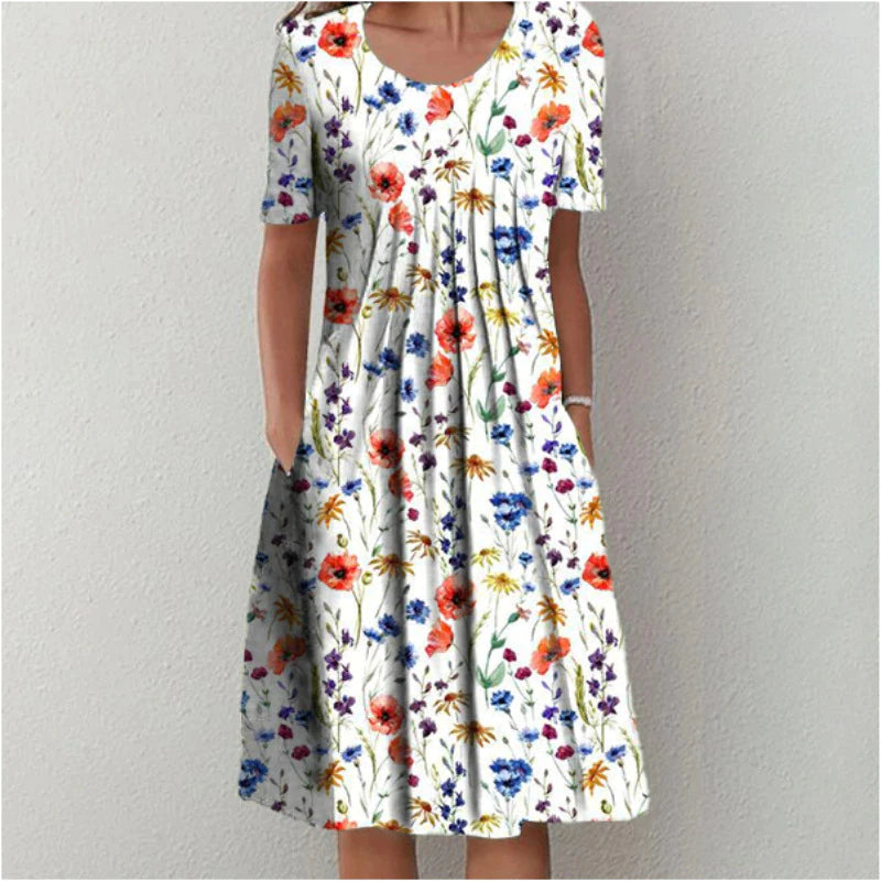 Floral dress with pockets and a flattering cut, displayed on a mannequin. 1