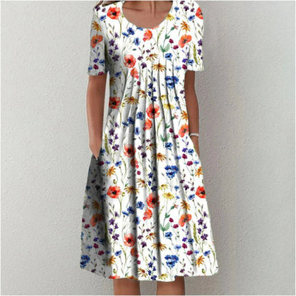 Floral dress with pockets and a flattering cut, displayed on a mannequin. 1
