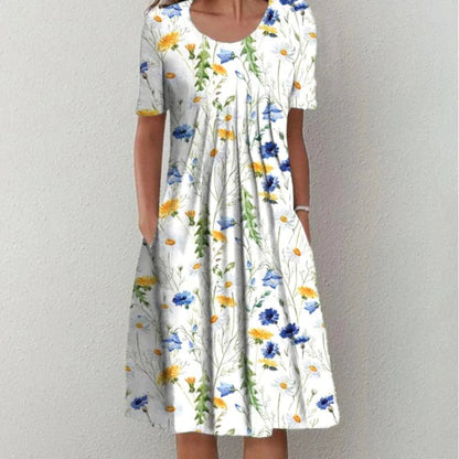 Floral dress with pockets and a flattering cut, displayed on a mannequin. 2