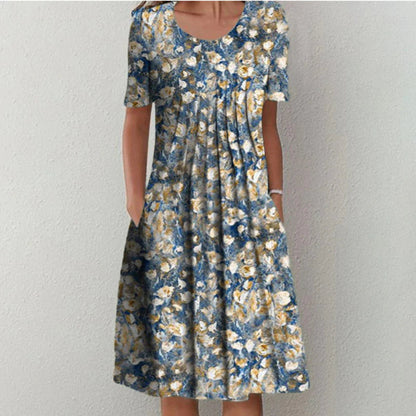 Floral dress with pockets and a flattering cut, displayed on a mannequin. 3