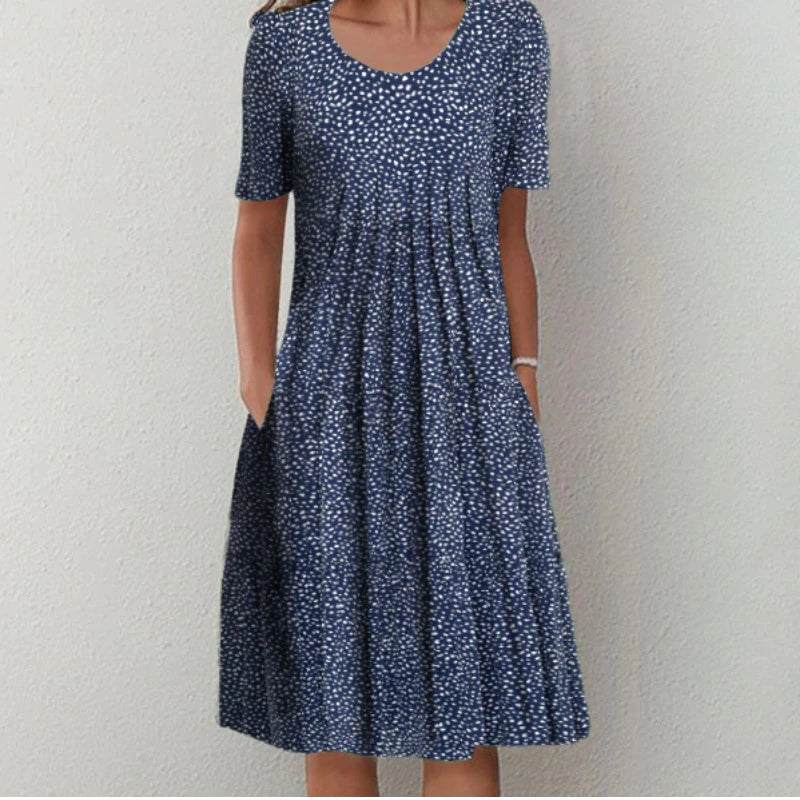 Floral dress with pockets and a flattering cut, displayed on a mannequin. 4