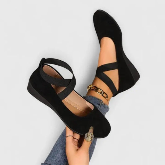 Flat women's wedge shoes with an elastic strap, showcasing a sleek design and comfortable fit. 0