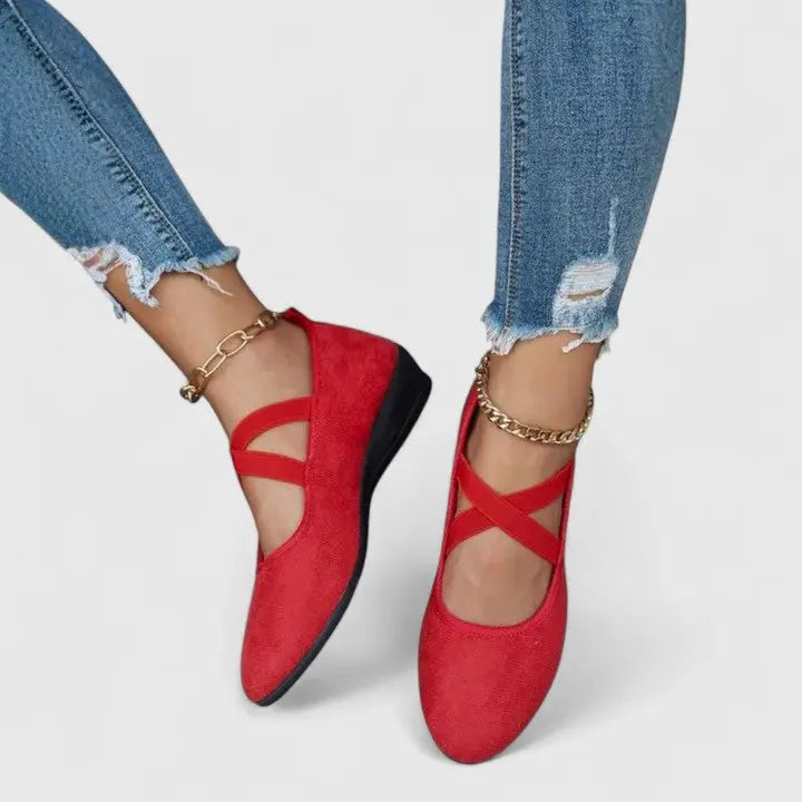 Flat women's wedge shoes with an elastic strap, showcasing a sleek design and comfortable fit. 3