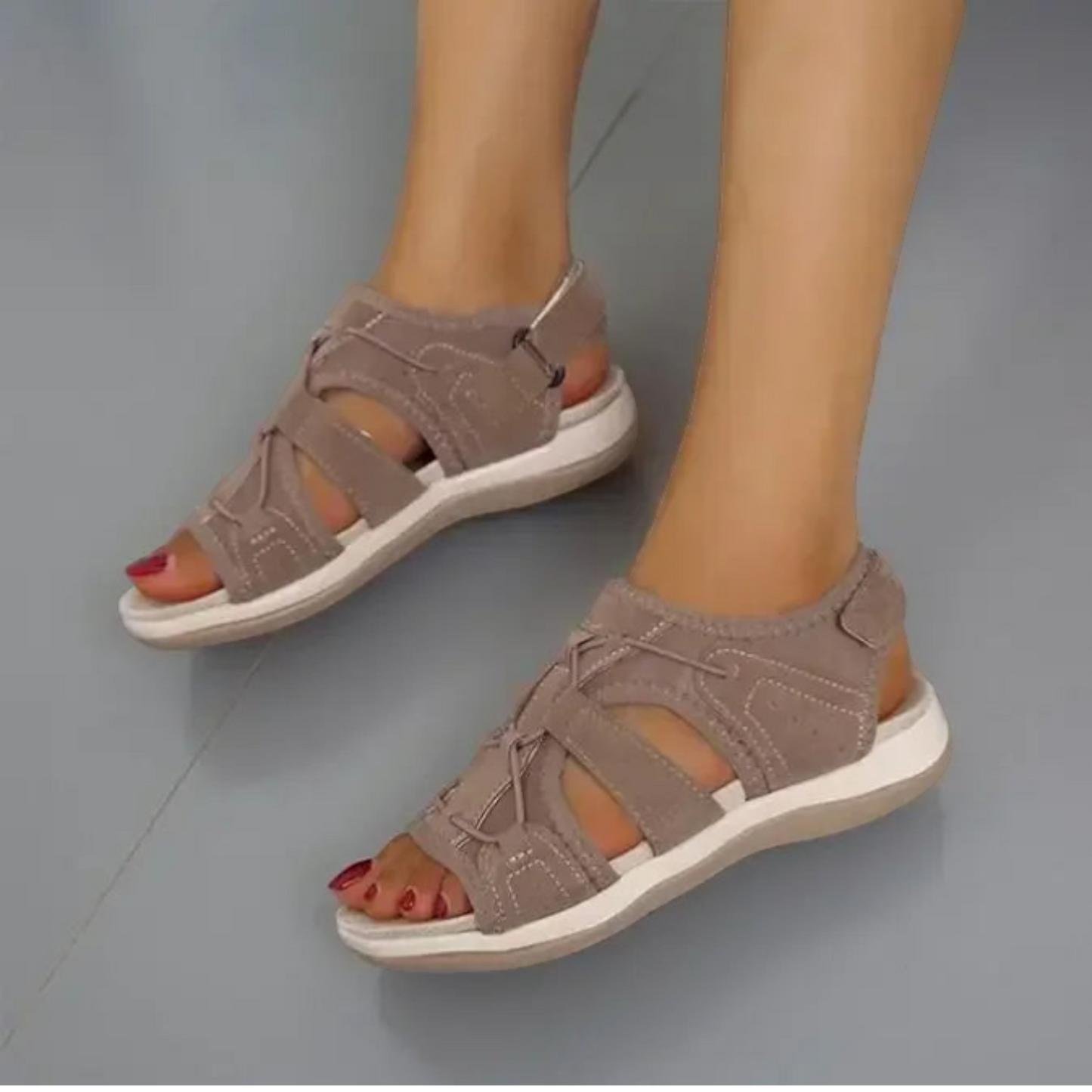 Orthopedic women's sandals with an open design, featuring adjustable straps and a cushioned footbed for comfort. 3